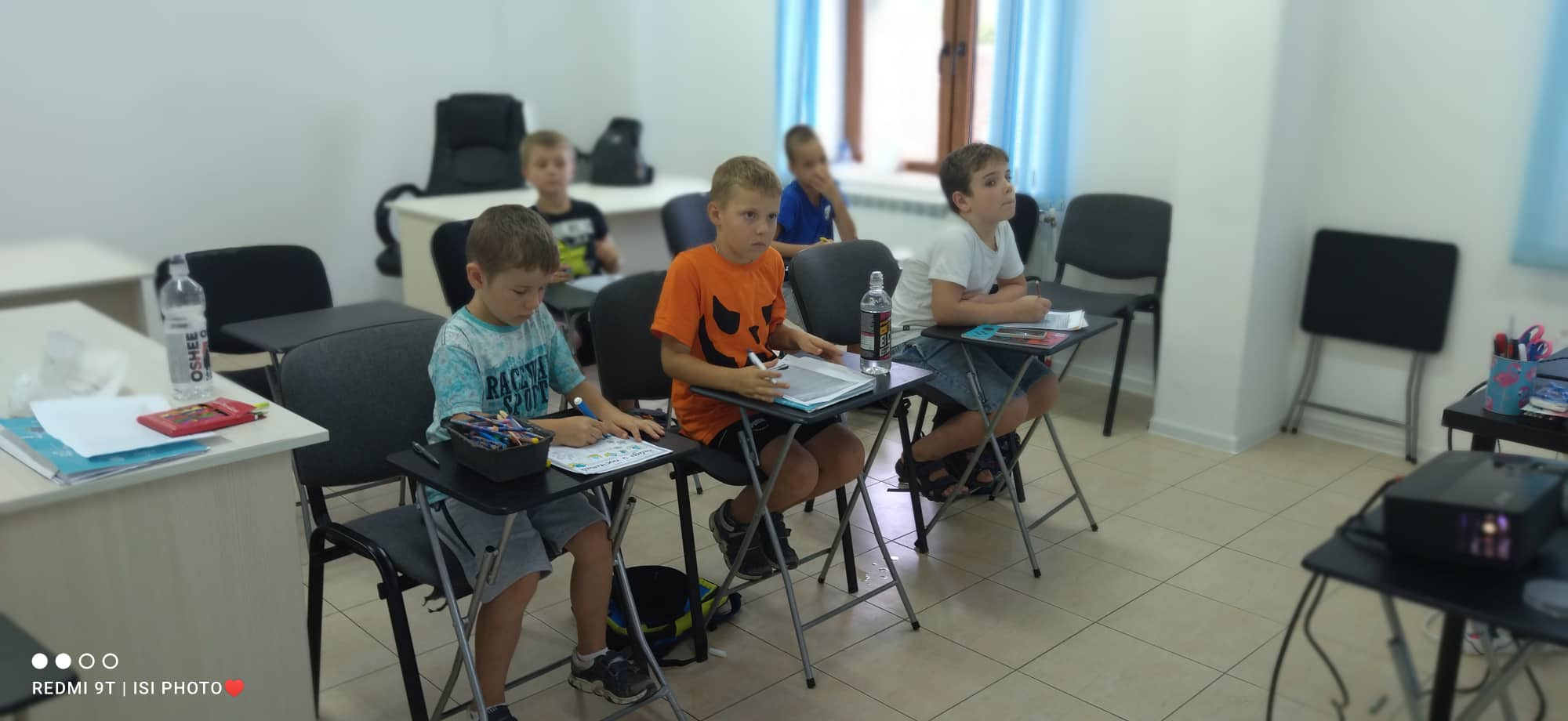 Деца учат български